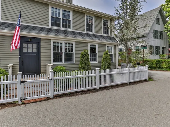 19 Tremont St APT 2, Provincetown, MA 02657