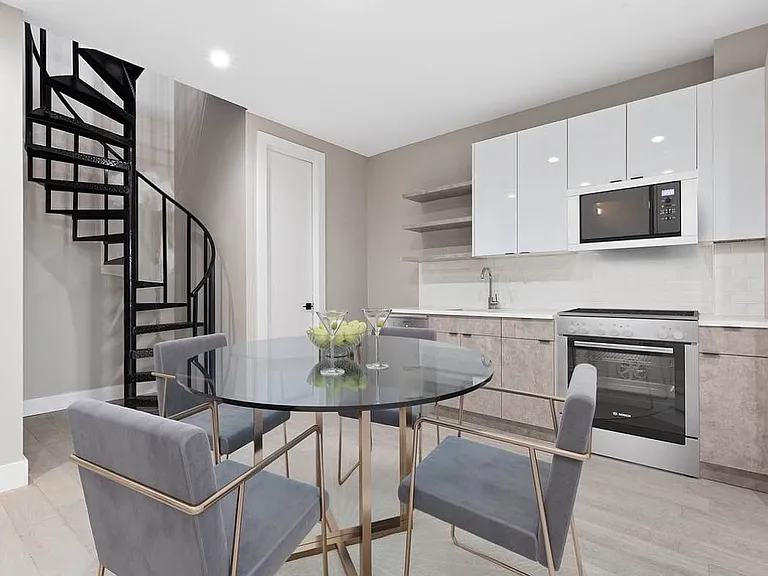 18 Fairview Pl #PHB — Photo 1