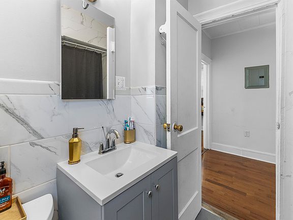 3rd image of 273 Woodlawn Ave