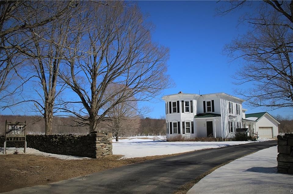 This beautiful Victorian dates back to 1860 and has been in the same family for over 70 years.