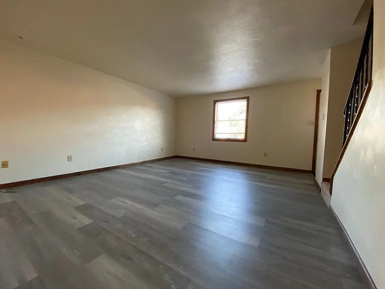 111 Edgewater Vlg #6 — Photo 3