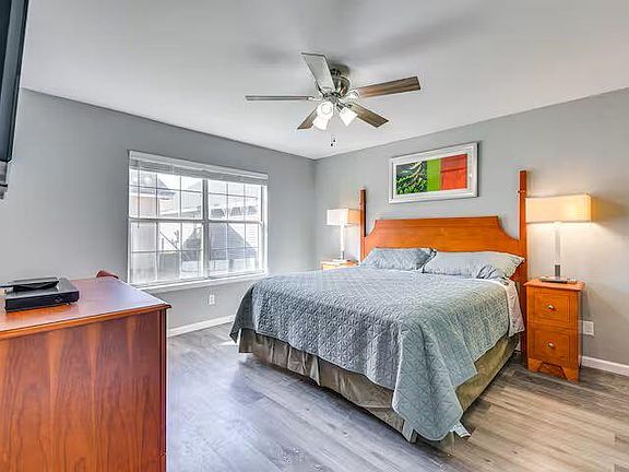 3rd image of 3057 Yorktown Cir