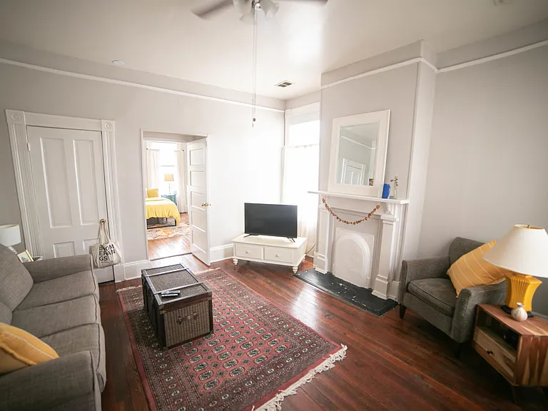 210 E Duffy St #B — Photo 4