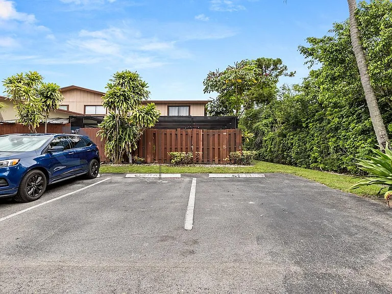 4240 S Landar Dr — Photo 4