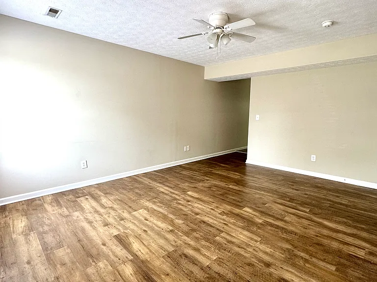 638 Hampton Way #B — Photo 25