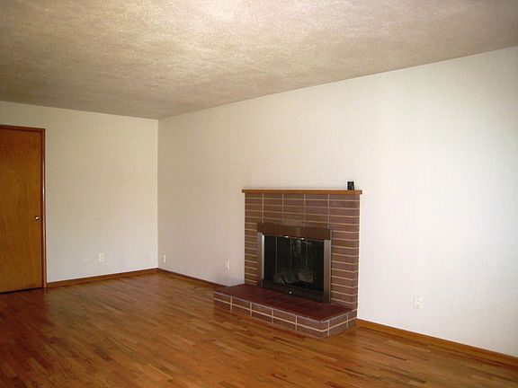 5th image of 9215 121st St SW