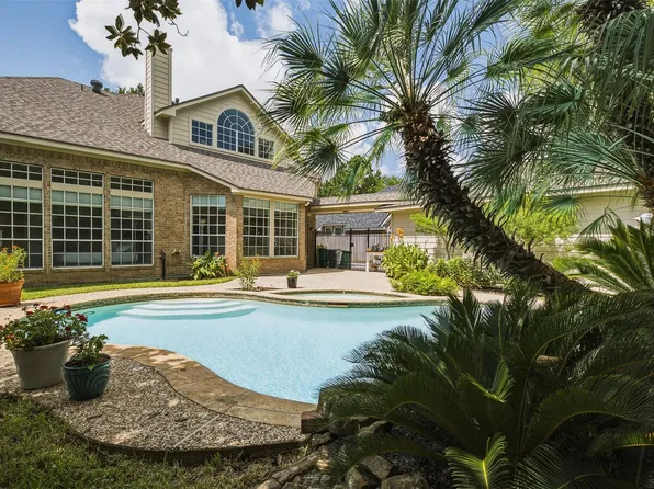 9314 Walnut Brook Ct, Houston, TX 77040