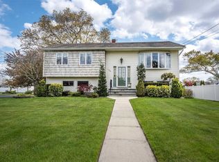 194 E Farmingdale St, Islip Terrace, NY 11752