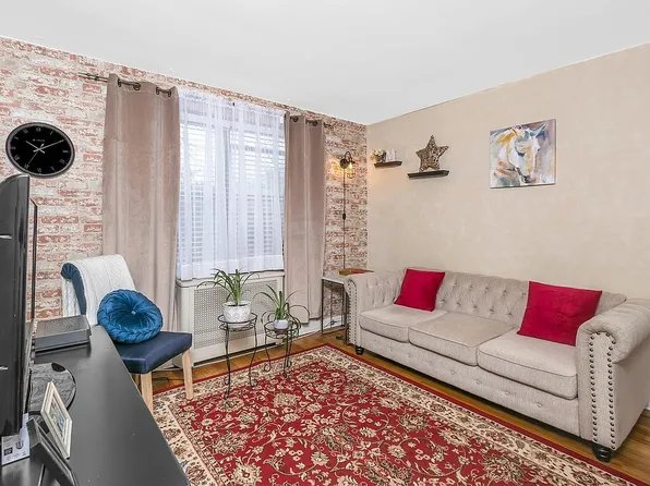 52-24 65th Pl #3C, Maspeth, NY 11378