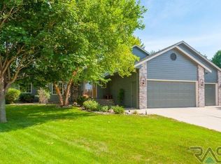 6641 W Thatcher Dr, Sioux Falls, SD 57106