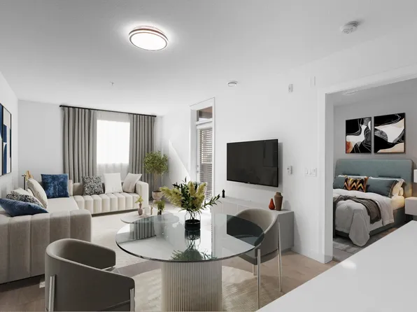 108 E 8th St #202, North Vancouver, BC V7L 1Z2
