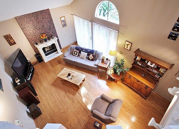 3rd image of 415 W Ivy Ln #4B
