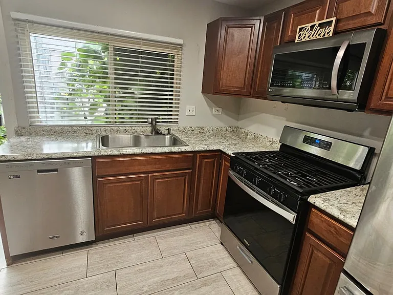 1117 Court G — Photo 2