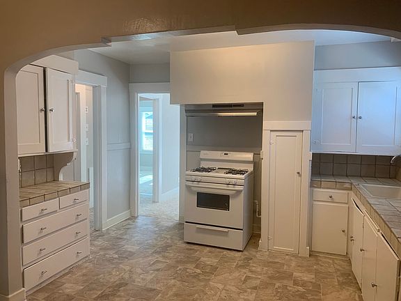 2nd image of 435 Vaughn Ave #1