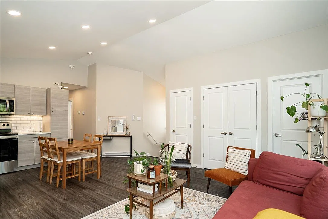 397 Horace Street - 2 (upper unit) — Photo 2