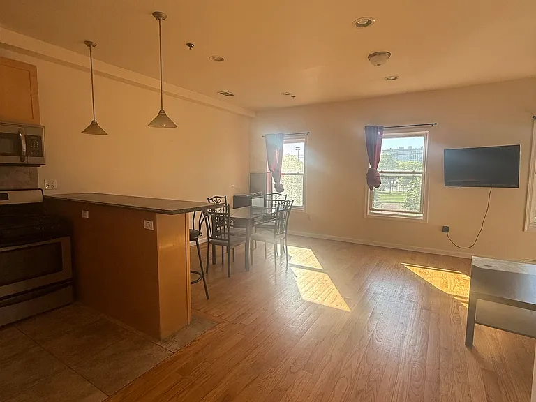 543 Central Ave #3 — Photo 2