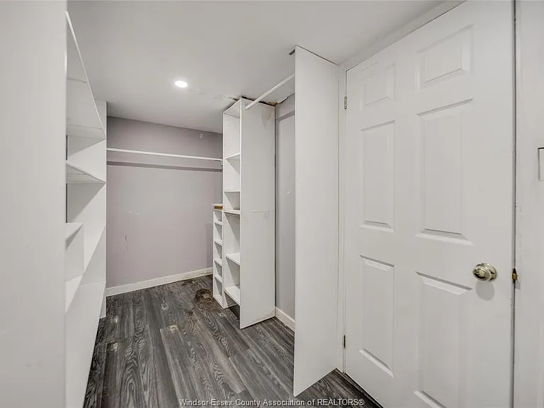 1465 Foster Ave — Photo 18