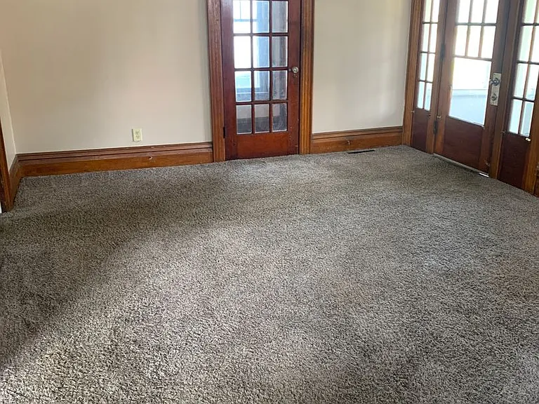 1110 Laird Ave — Photo 4