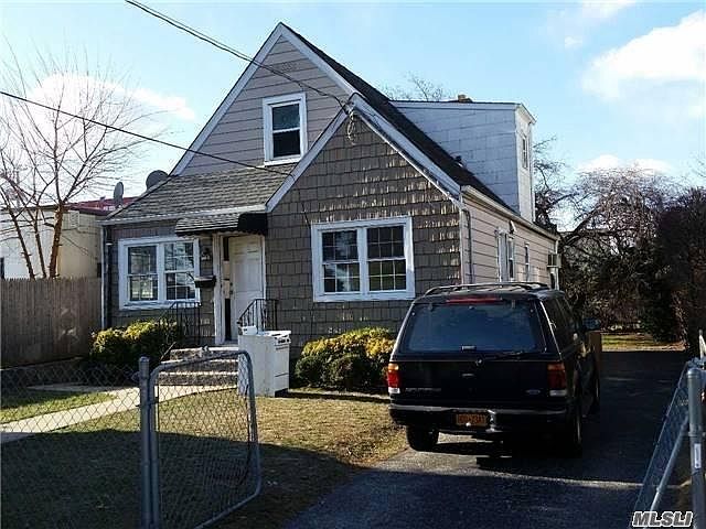 1st image of 9 Arden Blvd