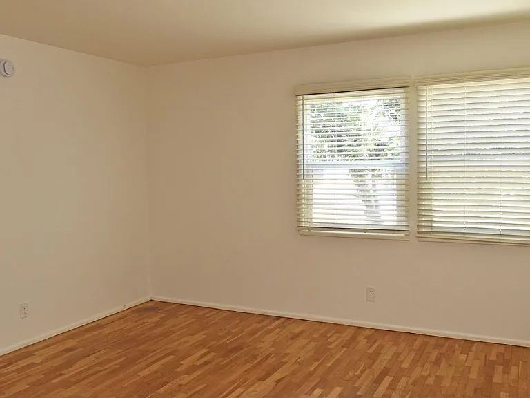 5637 Strohm Ave — Photo 8