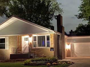 469 Northgate Ct, Riverside, IL 60546