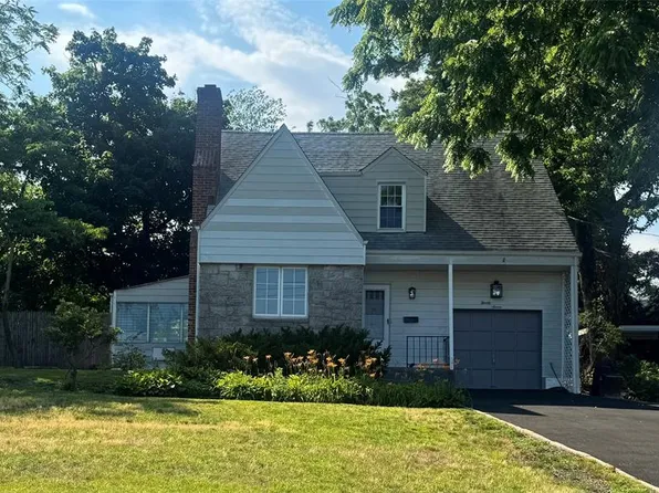 27 Keogh Ln, New Rochelle, NY 10805