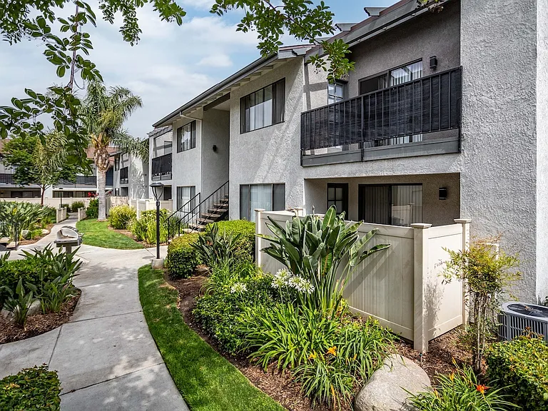 Harbor Cliff Apartments — Photo 19