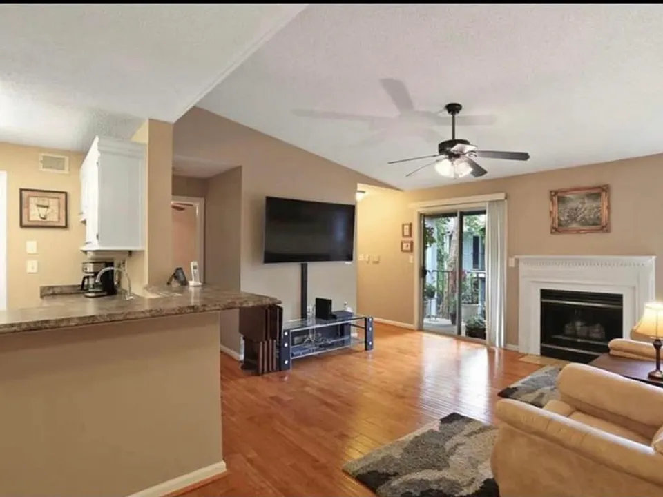 642 Granville Ct #2