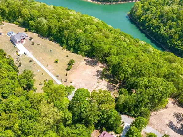 Cheri Ln, Caryville, TN 37714