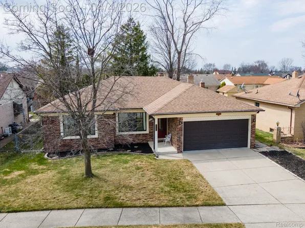 47303 Nola Dr, Macomb, MI 48044