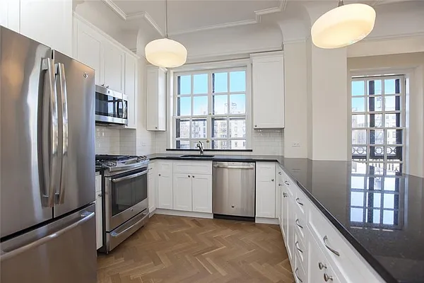 Rented by Domus Realty | media 25