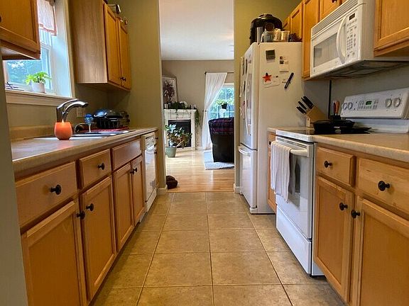 4th image of 7 Marion Ave