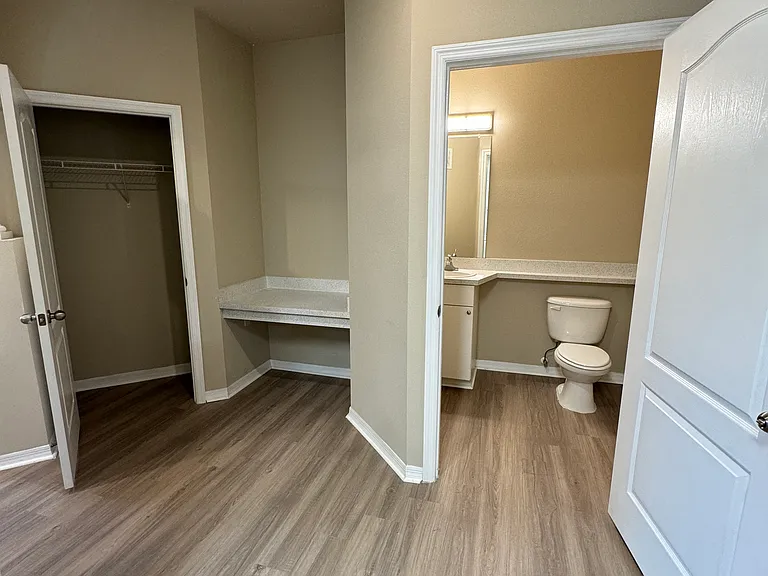 1600 Villa Capri Cir #307 — Photo 3