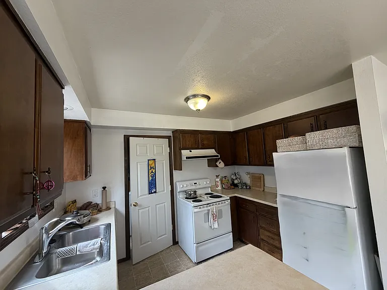 814 Carmen Dr #C — Photo 6