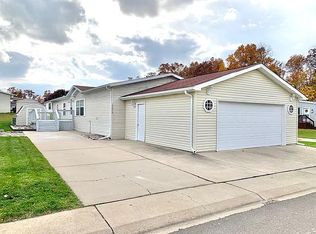 13616 Albany Ct, Hartland, MI