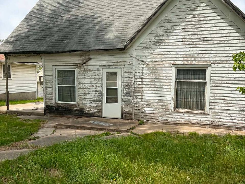 1st image of 689 Park St