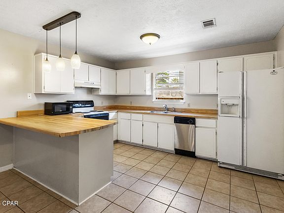 4th image of 132 San Vincente St