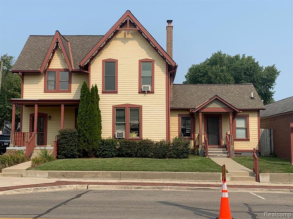 1st image of 6 N Lapeer St E