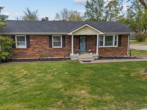 3rd image of 28 Churchill Dr