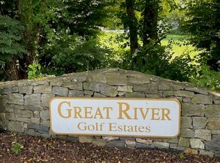 5 Augusta Dr, Milford, CT 06461