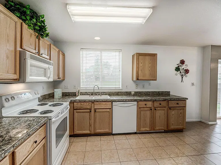 9741 Saybrook St — Photo 12