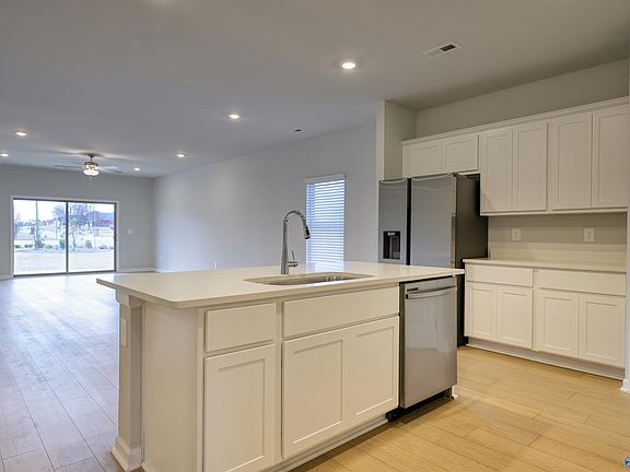 3rd image of 12392 Whitcomb Cir