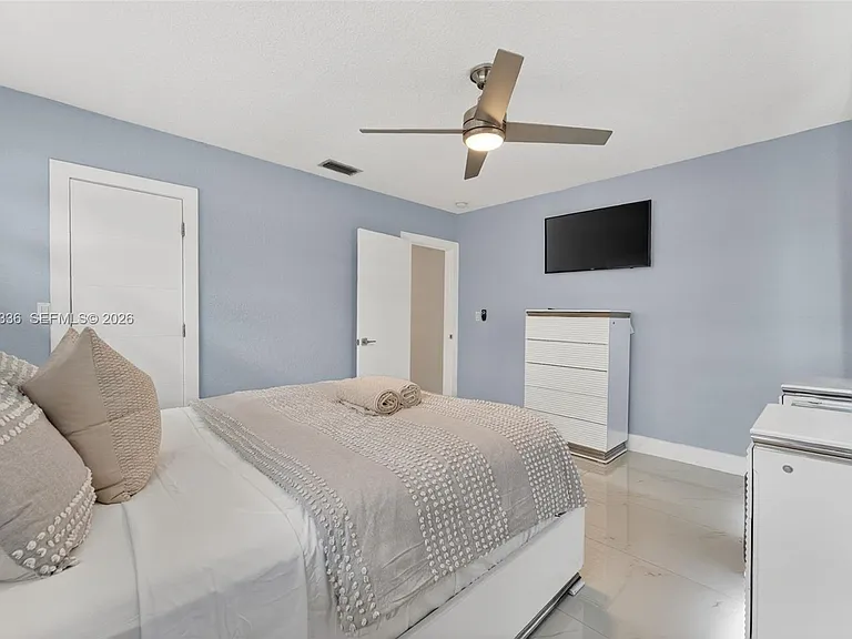 2918 Cleveland St — Photo 18