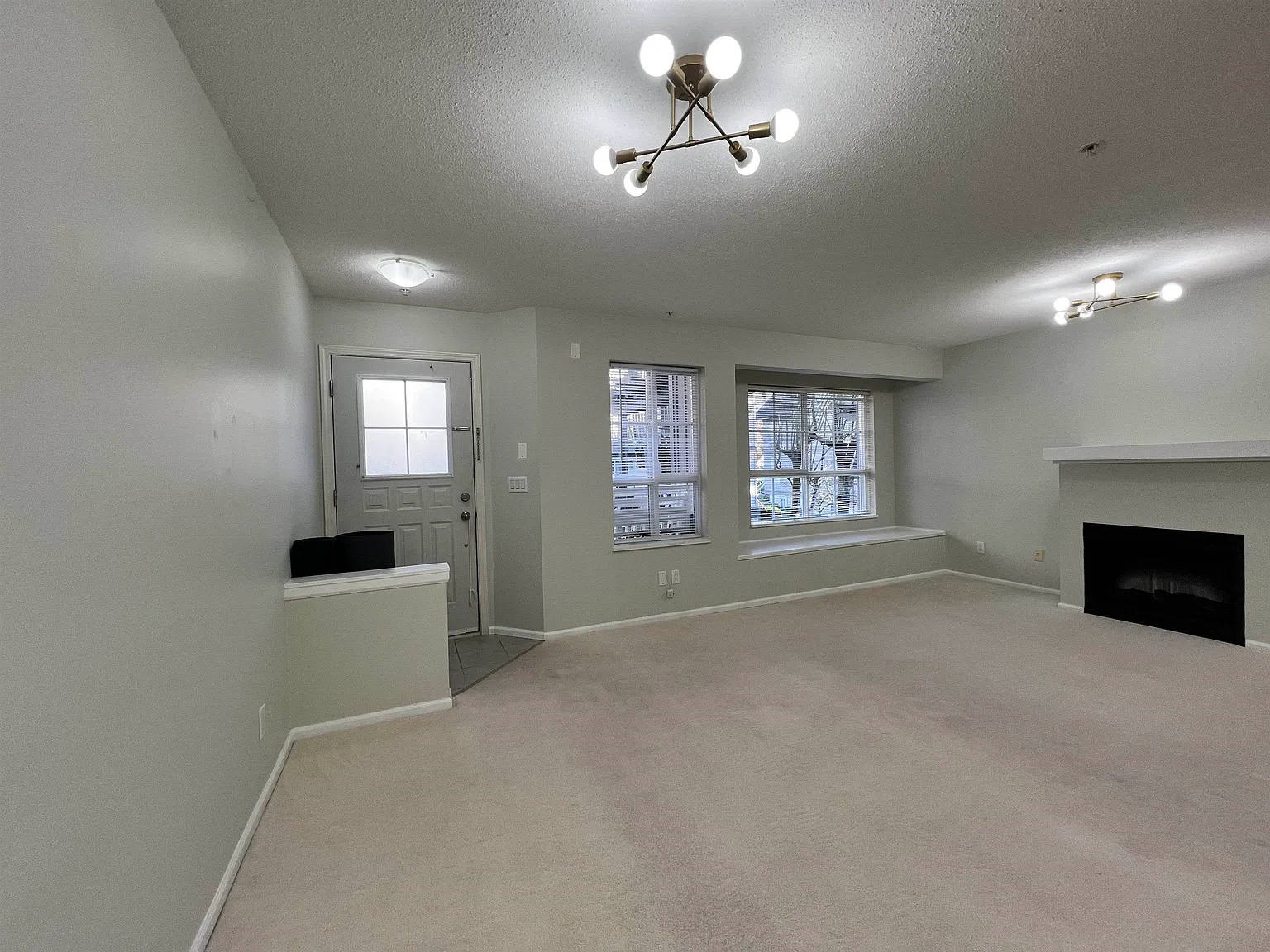 2 bed, 921 sqft, $3,000 — Photo 4