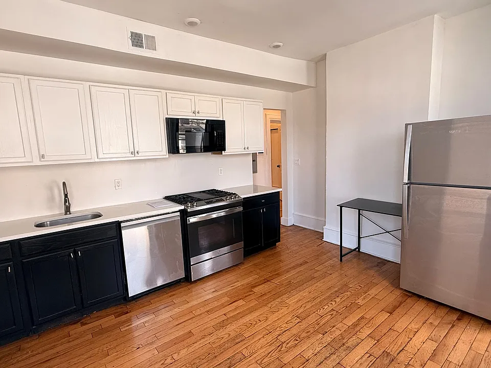 151 Thorne St #3E