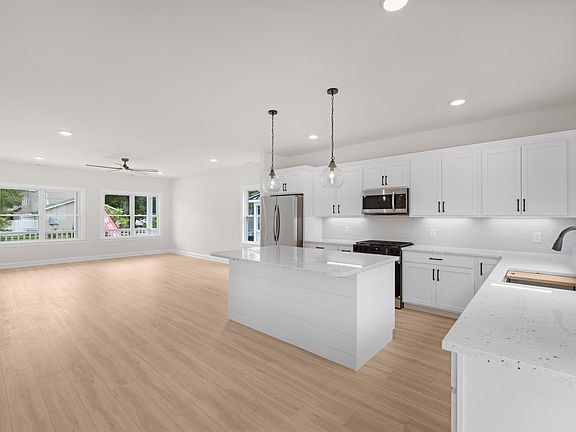 5th image of 3901 Bay Dr