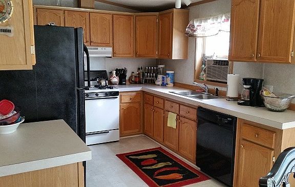 4th image of 10 Longmeadow Dr