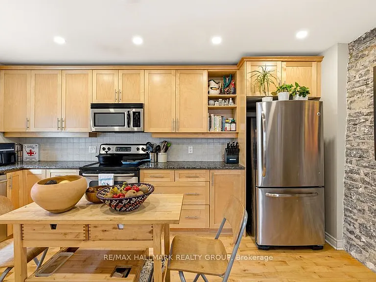 176 King Edward Ave — Photo 19