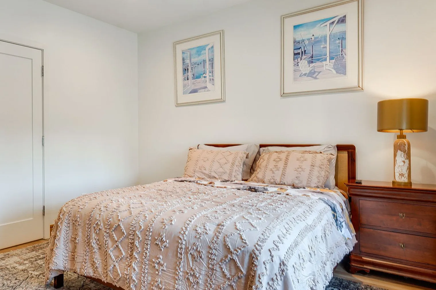 2 bed, 1.0 bath, 742 sqft, $5,225 — Photo 4