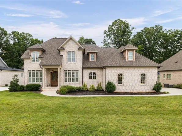 8518 Parkchester Pl, Oak Ridge, NC 27310